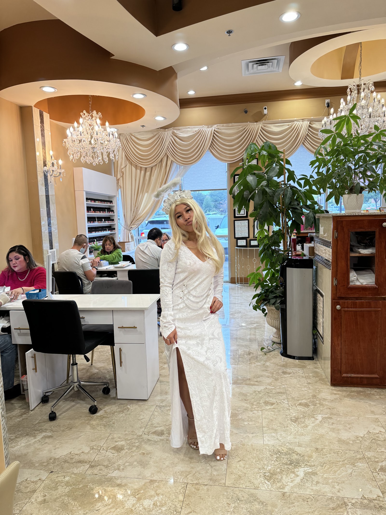Wynn Nail Bar logo